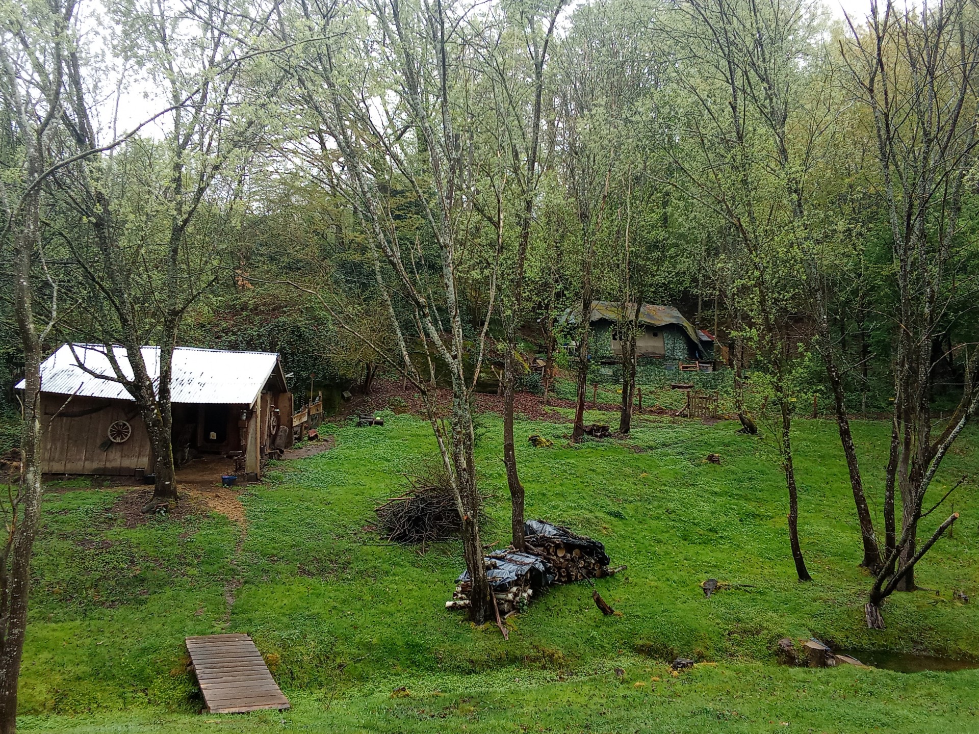 mini ferme et tente aménagée