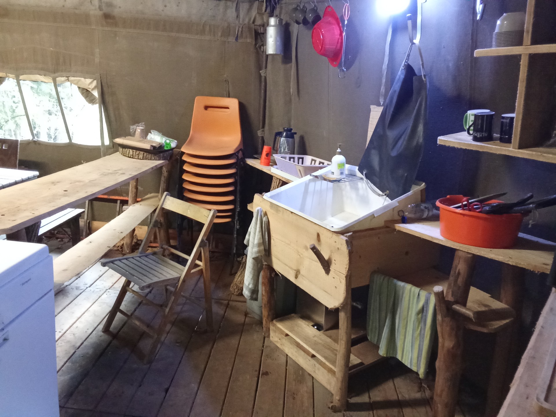 Intérieur tente aménagée
