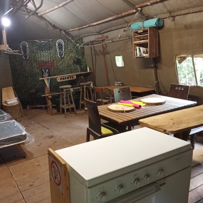 Intérieur tente aménagée